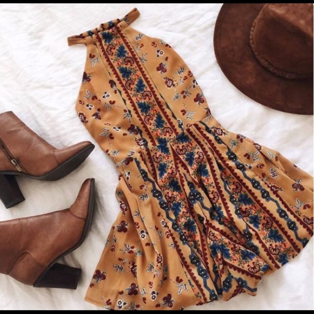 ✨ $20 OUTFIT MYSTERY BOX ✨ - Picture 2 of 6